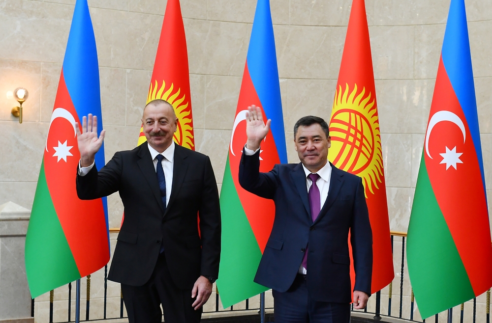 Azərbaycan-Qırğızıstan sənədləri imzalandı