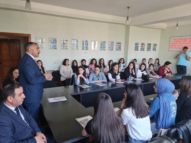 Qızlar Universitetində ailə dəyərləri müzakirə olunub