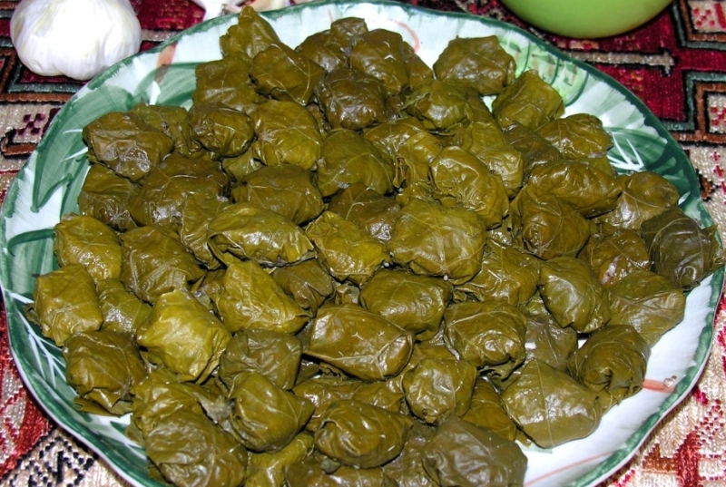 Yarpaqlar altındakı yalan - Dolmanın erməniləşdirilməsi