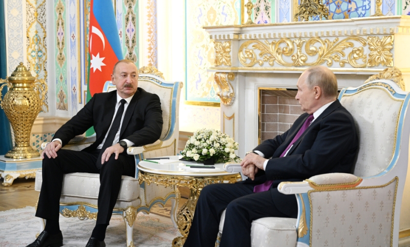 Putin Əliyevlə görüşdü: Rusiya lideri üzr istədiyini xatırlatdı